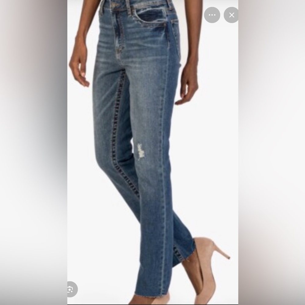 Straight leg distressed Women's Jeans
